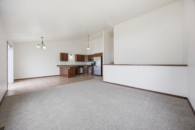 962 31st Avenue W, West Fargo, ND 58078