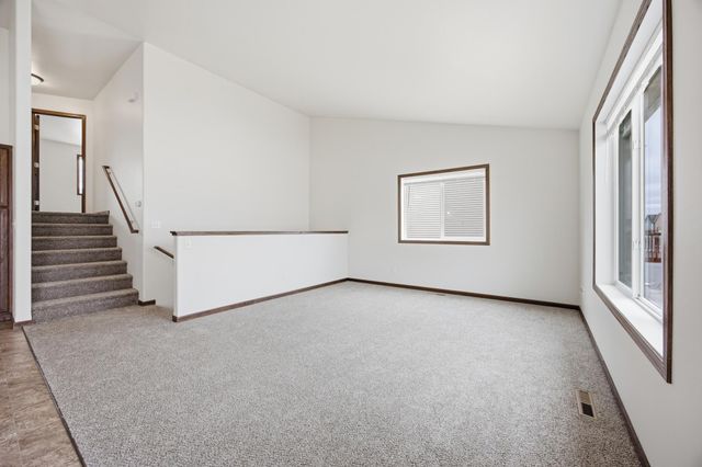 962 31st Avenue W, West Fargo, ND 58078