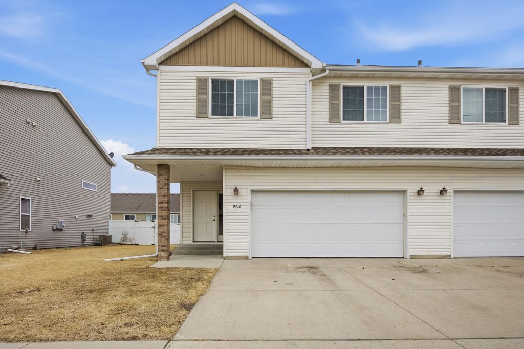 962 31st Avenue W, West Fargo, ND 58078