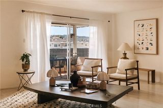 5315 Yarmouth Avenue 322, Encino, CA 91316
