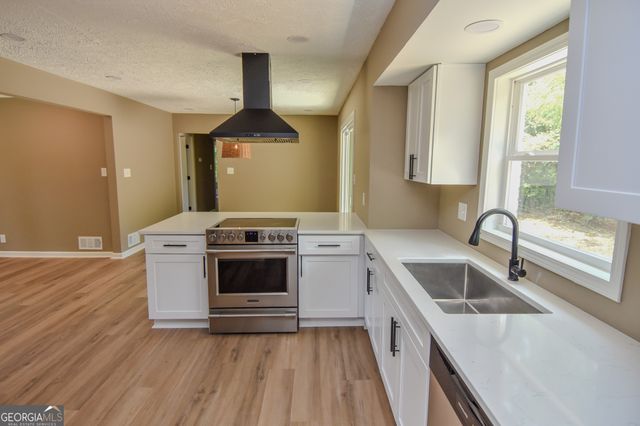 1545 Oakhill Drive, Griffin, GA 30223