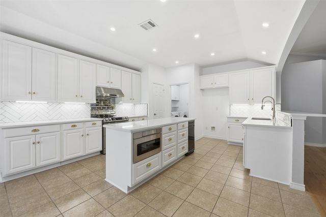 835 Evergreen Lane, Burleson, TX 76028