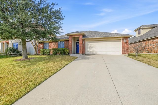 835 Evergreen Lane, Burleson, TX 76028