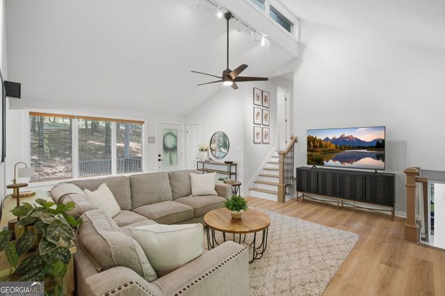 1075 Pine Grove Pointe Drive, Roswell, GA 30075