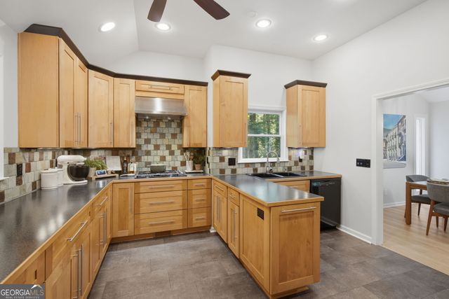 1075 Pine Grove Pointe Drive, Roswell, GA 30075