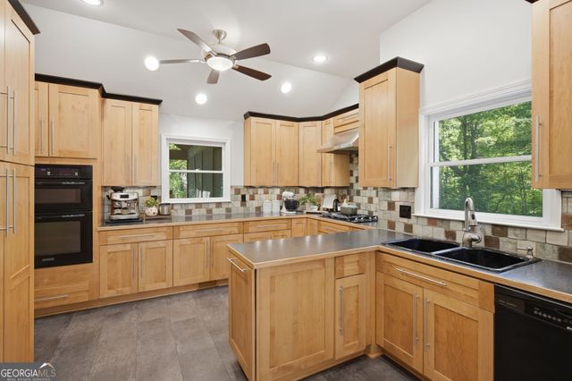 1075 Pine Grove Pointe Drive, Roswell, GA 30075