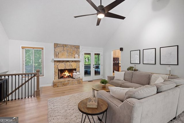 1075 Pine Grove Pointe Drive, Roswell, GA 30075