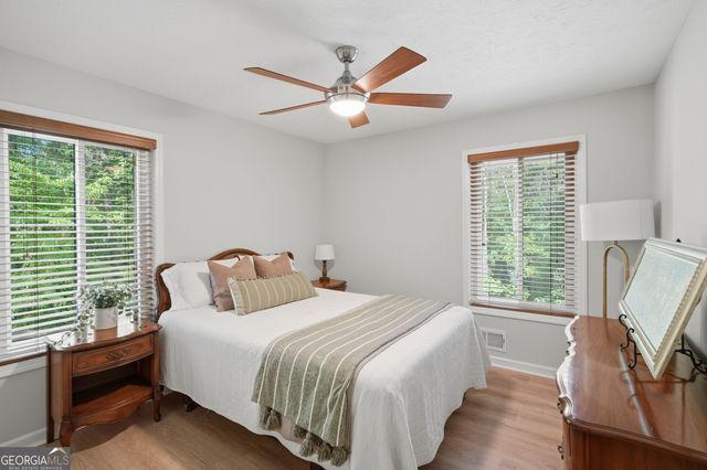 1075 Pine Grove Pointe Drive, Roswell, GA 30075