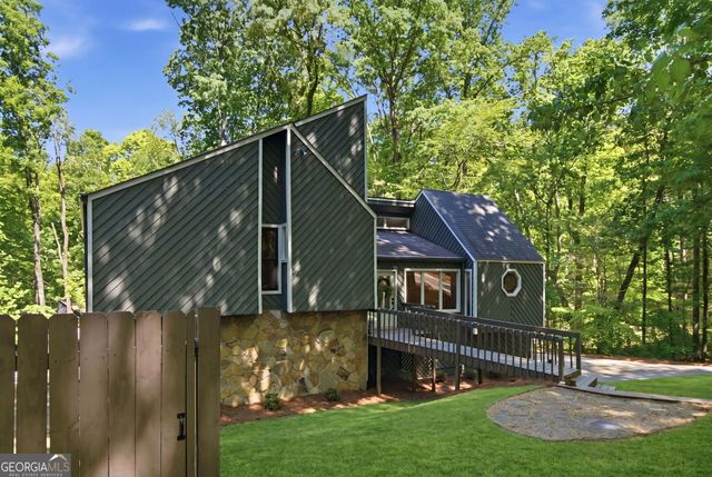 1075 Pine Grove Pointe Drive, Roswell, GA 30075