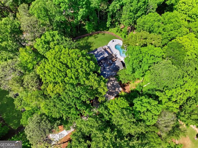 1075 Pine Grove Pointe Drive, Roswell, GA 30075