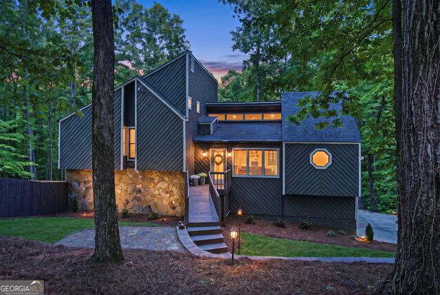 1075 Pine Grove Pointe Drive, Roswell, GA 30075