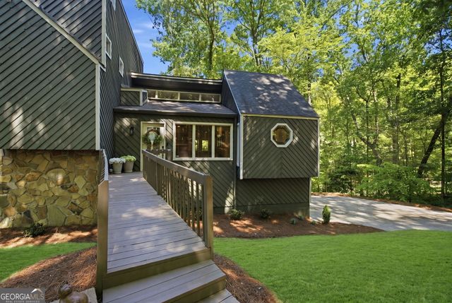 1075 Pine Grove Pointe Drive, Roswell, GA 30075