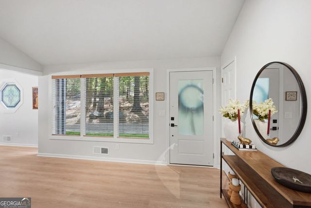 1075 Pine Grove Pointe Drive, Roswell, GA 30075