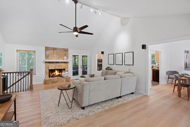 1075 Pine Grove Pointe Drive, Roswell, GA 30075