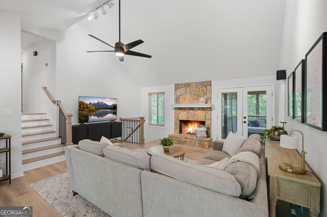 1075 Pine Grove Pointe Drive, Roswell, GA 30075