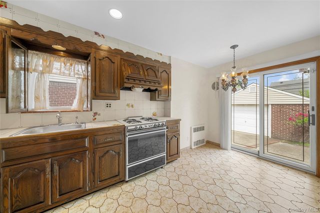 131 Primrose Drive, New Hyde Park, NY 11040