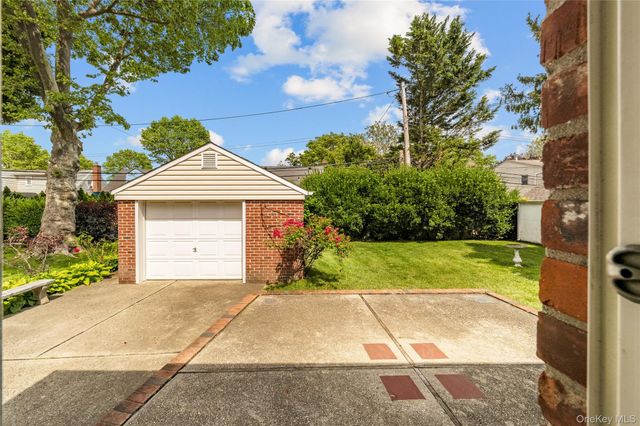 131 Primrose Drive, New Hyde Park, NY 11040
