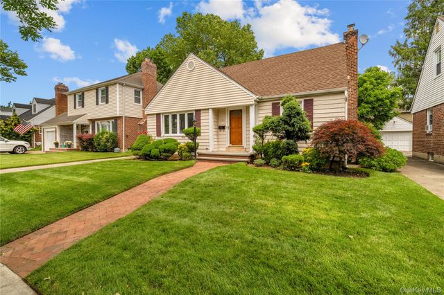 131 Primrose Drive, New Hyde Park, NY 11040