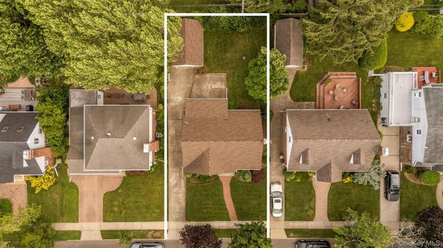 131 Primrose Drive, New Hyde Park, NY 11040