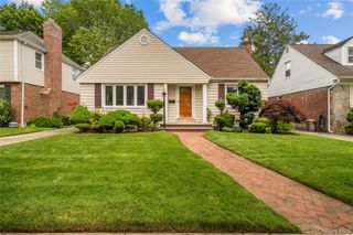 131 Primrose Drive, New Hyde Park, NY 11040