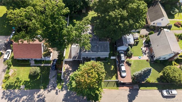 10 Field Place, Huntington Station, NY 11746
