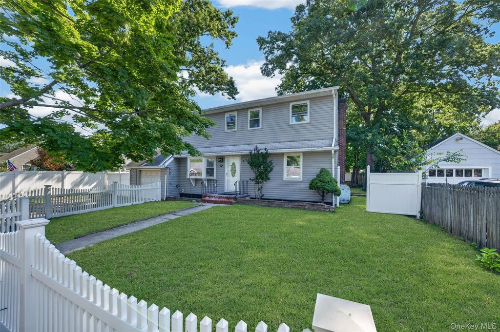 10 Field Place, Huntington Station, NY 11746 — photo 2
