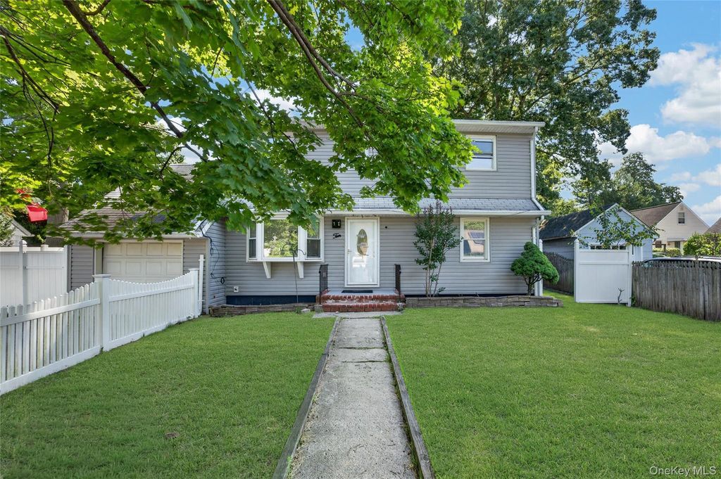 10 Field Place, Huntington Station, NY 11746 — photo 3