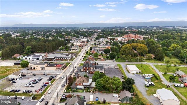 1055 LINCOLN WAY E, Chambersburg, PA 17201