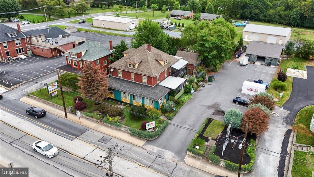 1055 LINCOLN WAY E, Chambersburg, PA 17201