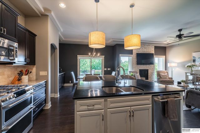 18710 Leavenworth Street, Omaha, NE 68022
