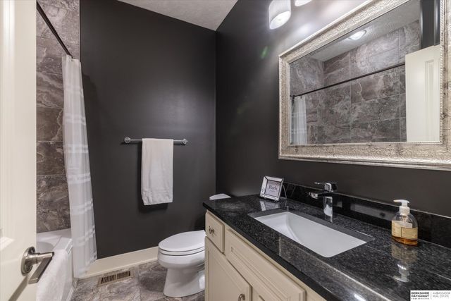 18710 Leavenworth Street, Omaha, NE 68022