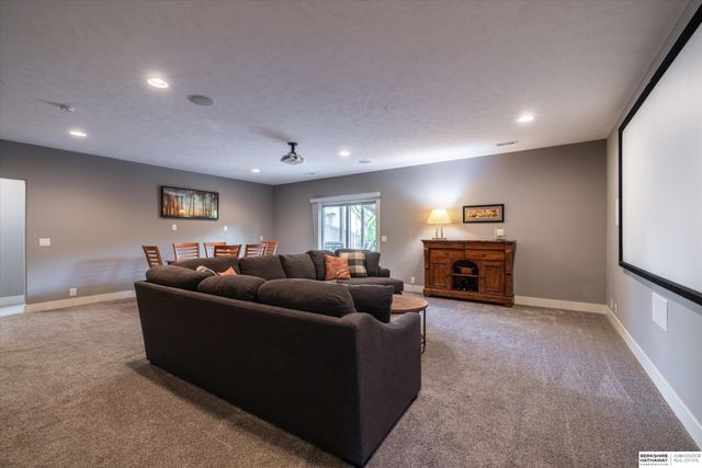 18710 Leavenworth Street, Omaha, NE 68022