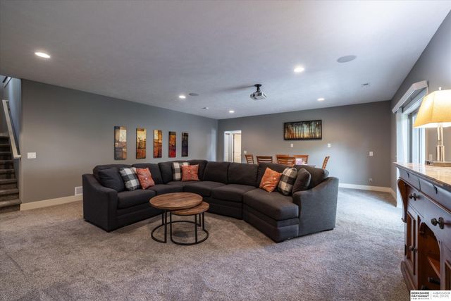 18710 Leavenworth Street, Omaha, NE 68022