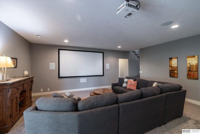 18710 Leavenworth Street, Omaha, NE 68022