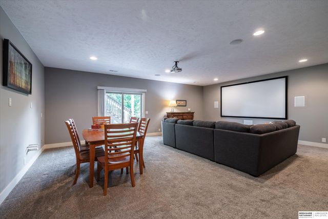 18710 Leavenworth Street, Omaha, NE 68022