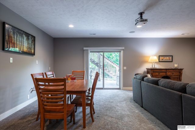 18710 Leavenworth Street, Omaha, NE 68022