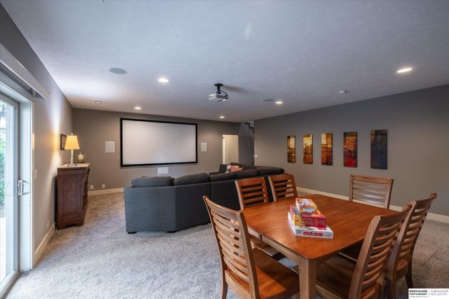 18710 Leavenworth Street, Omaha, NE 68022
