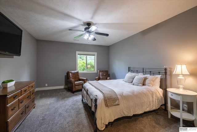18710 Leavenworth Street, Omaha, NE 68022