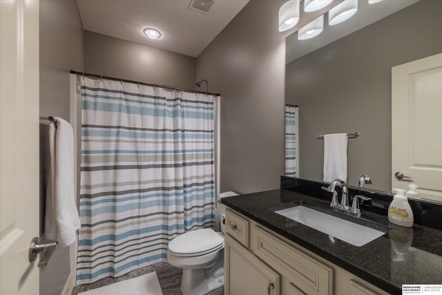 18710 Leavenworth Street, Omaha, NE 68022