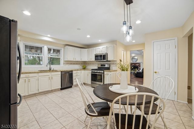 3 Carol Ct, Cranford Twp., NJ 07016