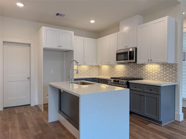 879 Rachel Street F, Houston, TX 77091