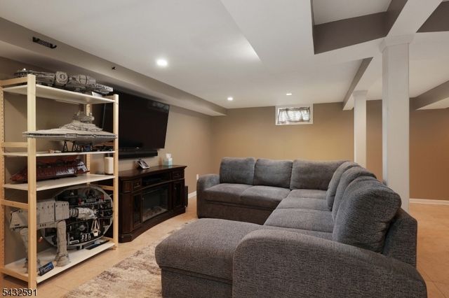481 Albermarle St, Rahway City, NJ 07065