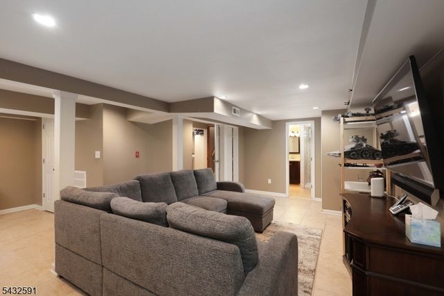 481 Albermarle St, Rahway City, NJ 07065