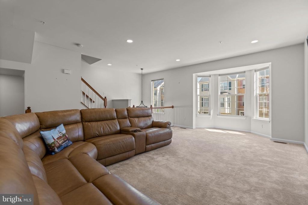 Image 12 of property listing at 1013 RAILBED DR, Odenton, MD 21113