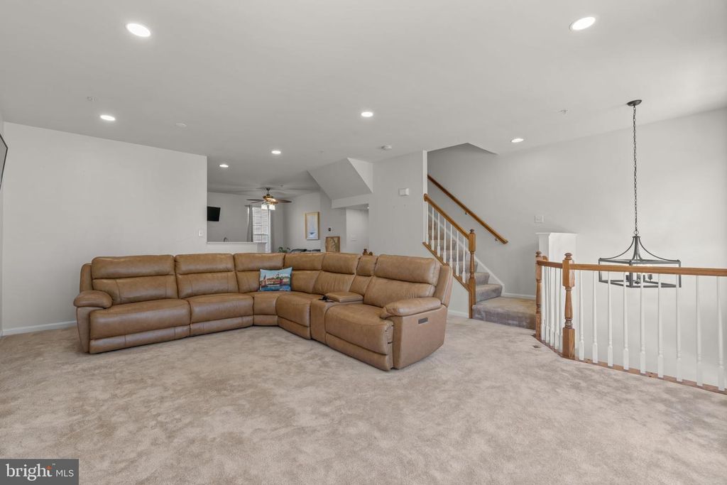 Image 13 of property listing at 1013 RAILBED DR, Odenton, MD 21113