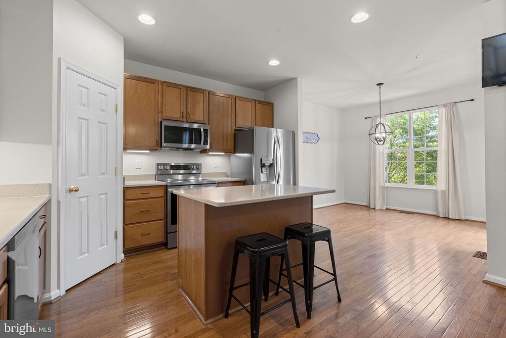 Image 3 of property listing at 1013 RAILBED DR, Odenton, MD 21113