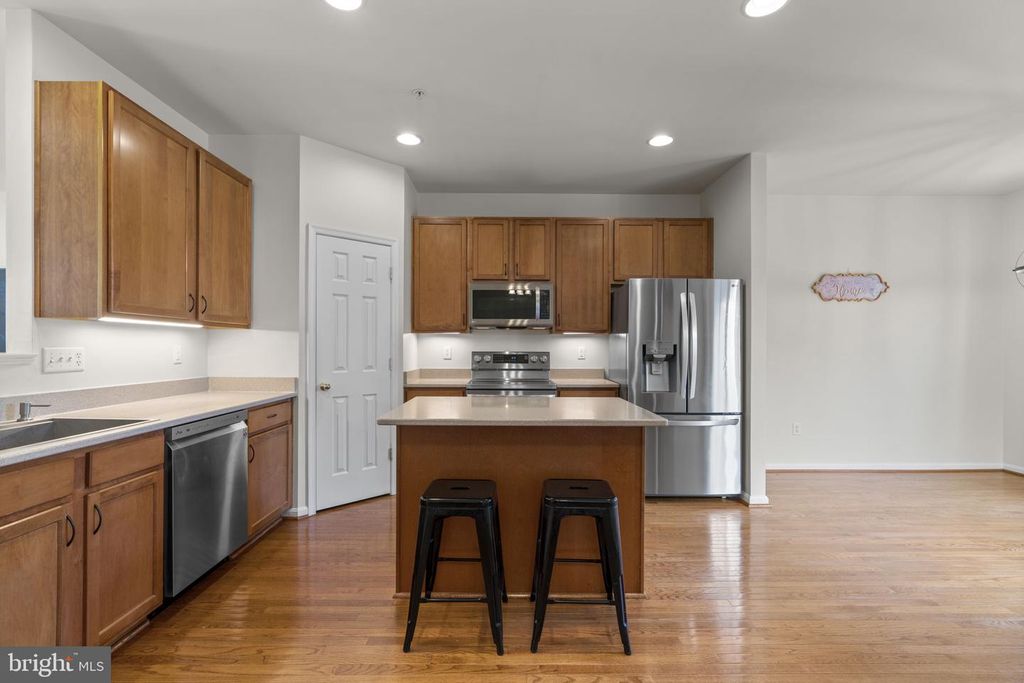Image 4 of property listing at 1013 RAILBED DR, Odenton, MD 21113