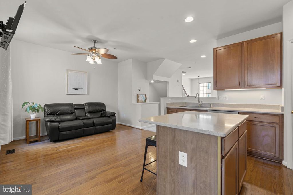 Image 5 of property listing at 1013 RAILBED DR, Odenton, MD 21113
