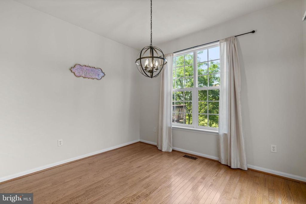 Image 7 of property listing at 1013 RAILBED DR, Odenton, MD 21113