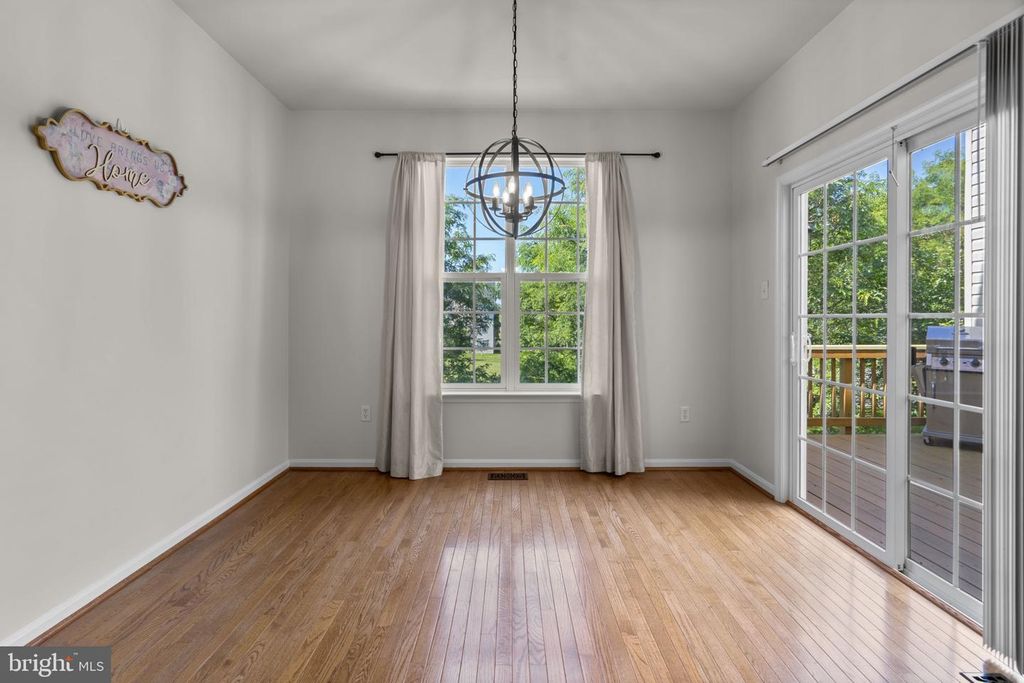Image 8 of property listing at 1013 RAILBED DR, Odenton, MD 21113